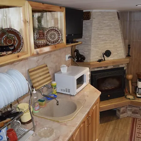Tsanovi Guest house *